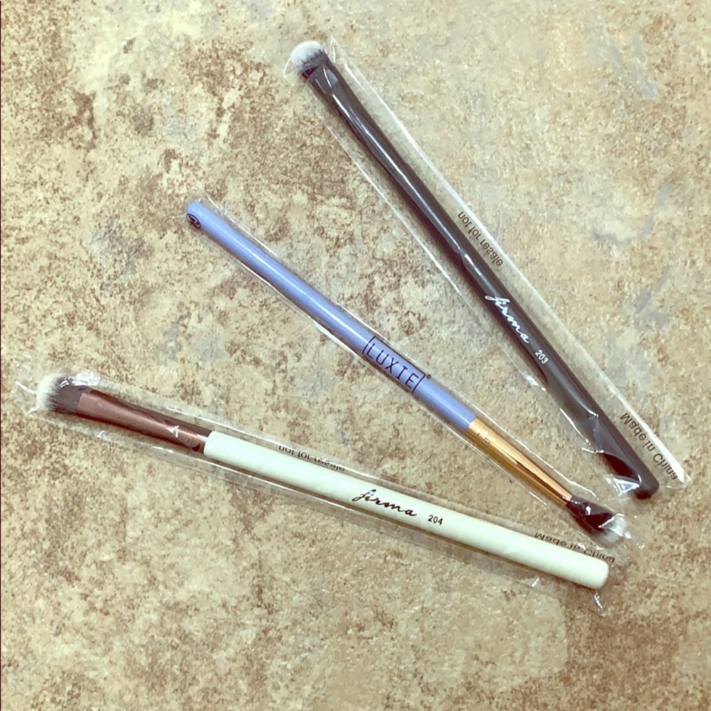 LOT OF 3 Makeup Brushes; 2 Eyeshadow, 1 Concealer